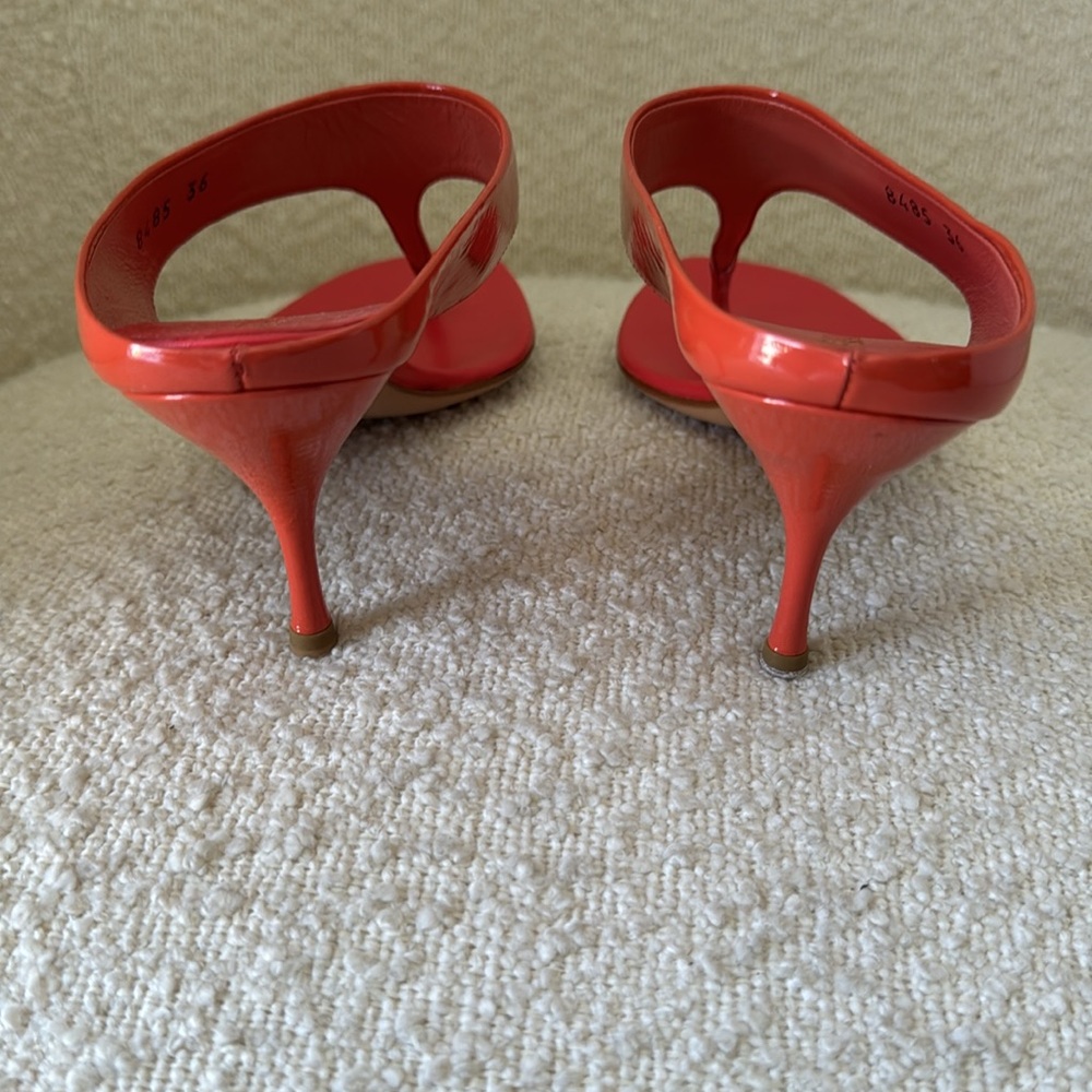 Prada coral patent leather sandals - Picture 3 of 11